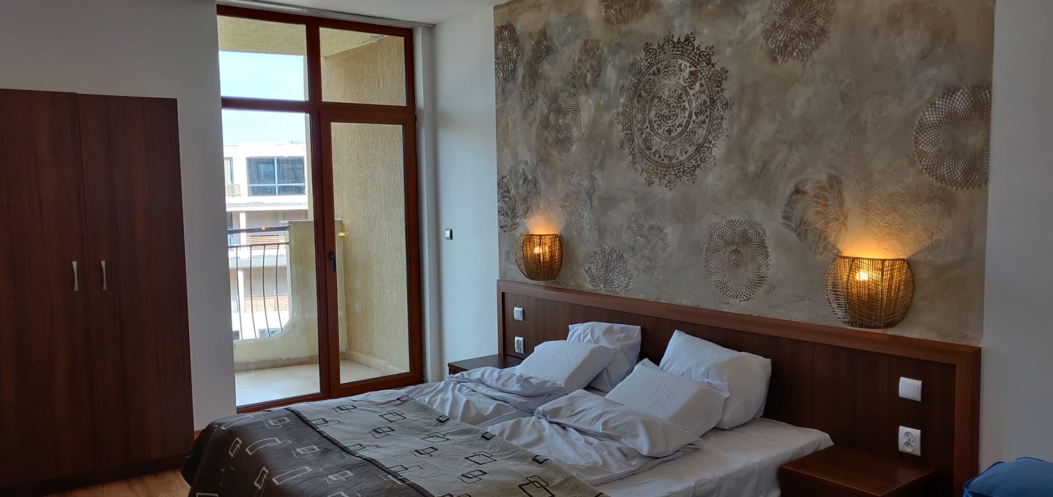 Przestronny apartament z jedną sypialnią i częściowym widokiem na morze – Słoneczny Brzeg, 100 m od plaży