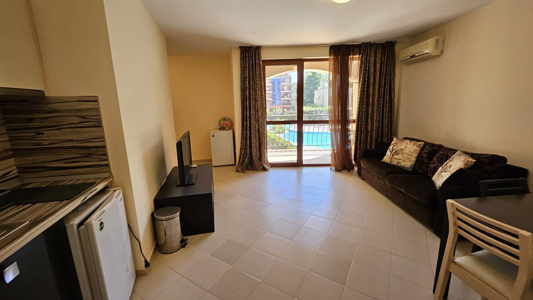 Przestronny apartament z dwiema sypialniami z doskonałym potencjałem w Słonecznym Brzegu – 110 m² komfortu i funkcjonalności