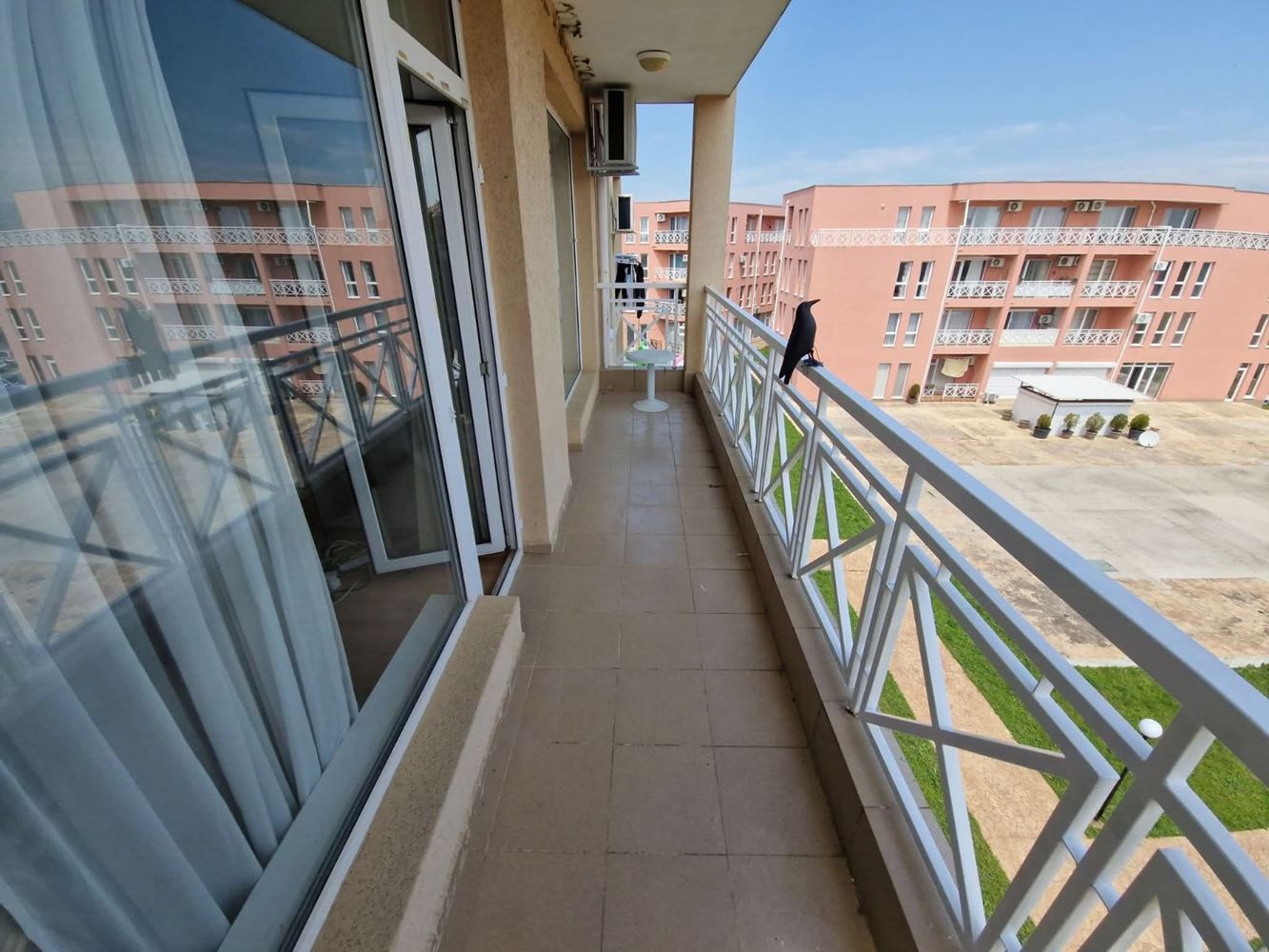 Apartament z jedną sypialnią z widokiem na basen w doskonale utrzymanym kompleksie – idealny na wypoczynek i inwestycję