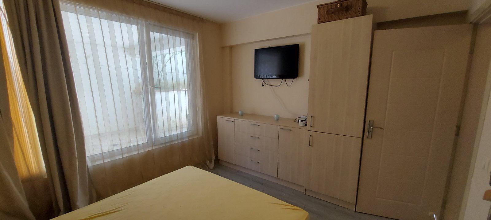 Przytulny apartament nad morzem z przestronnym tarasem i niską opłatą za utrzymanie między Słonecznym Brzegiem a Sveti Vlas