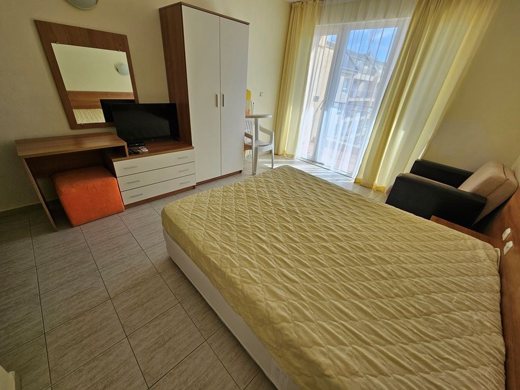 Stylowe studio z panoramicznym widokiem na basen w Słonecznym Brzegu – gotowe do zamieszkania i inwestycji