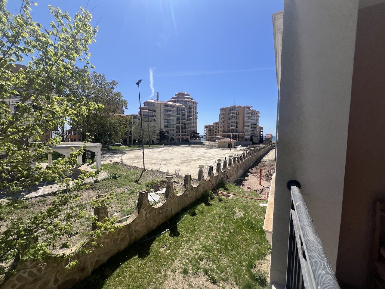 Przytulne studio w sercu Elenite – zaledwie kilka minut od plaży, w zamkniętym kompleksie z basenem i doskonałymi udogodnieniami