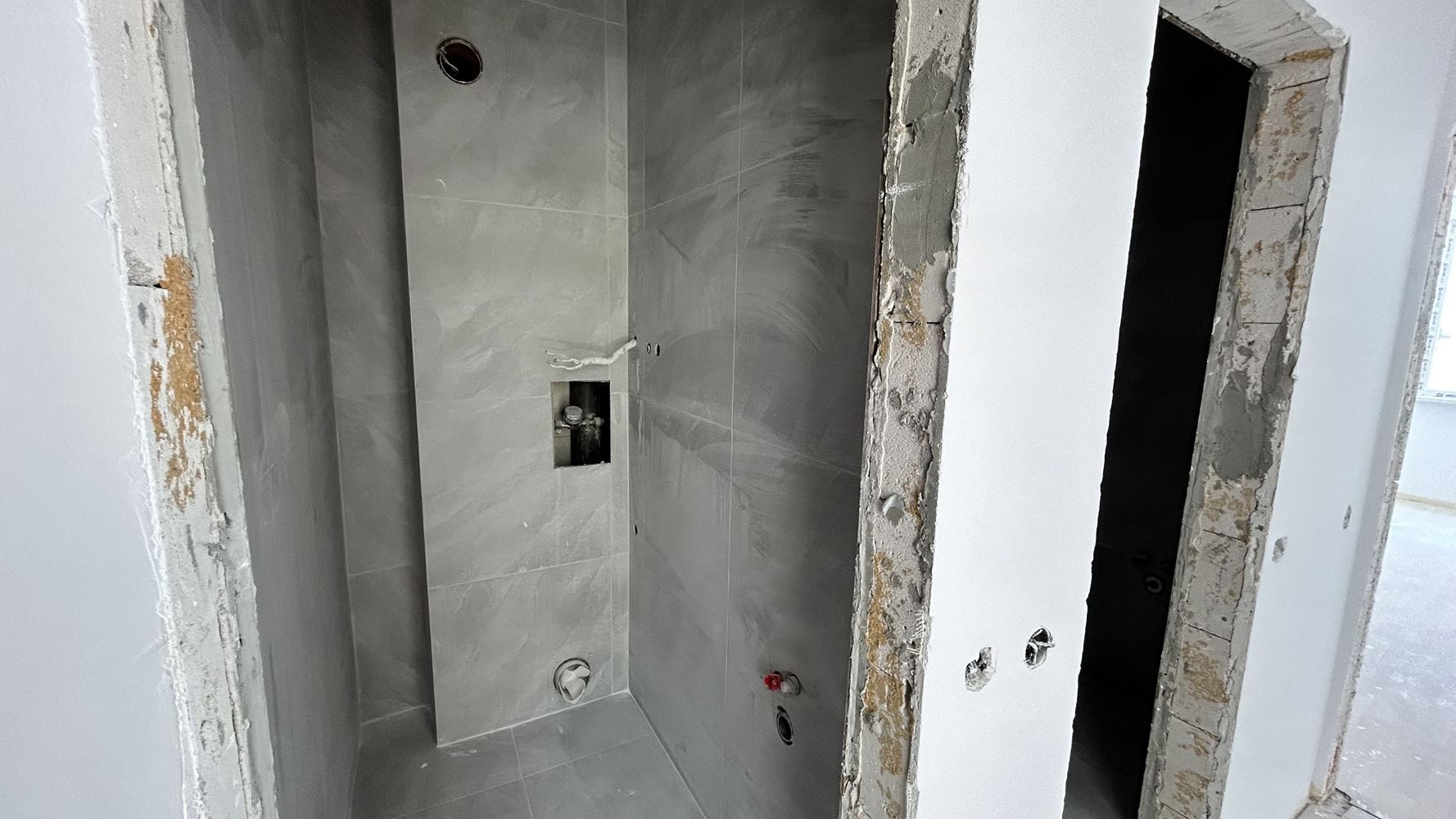 Mieszkanie z dwiema sypialniami z południową ekspozycją w pierwszej linii brzegowej – przestrzeń, komfort i doskonała inwestycja