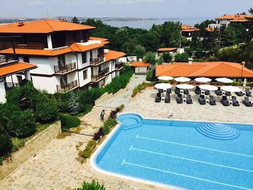 Przestronny apartament z dwiema sypialniami i widokiem na morze w kompleksie niedaleko Sozopolu – komfort, natura i cisza w jednym