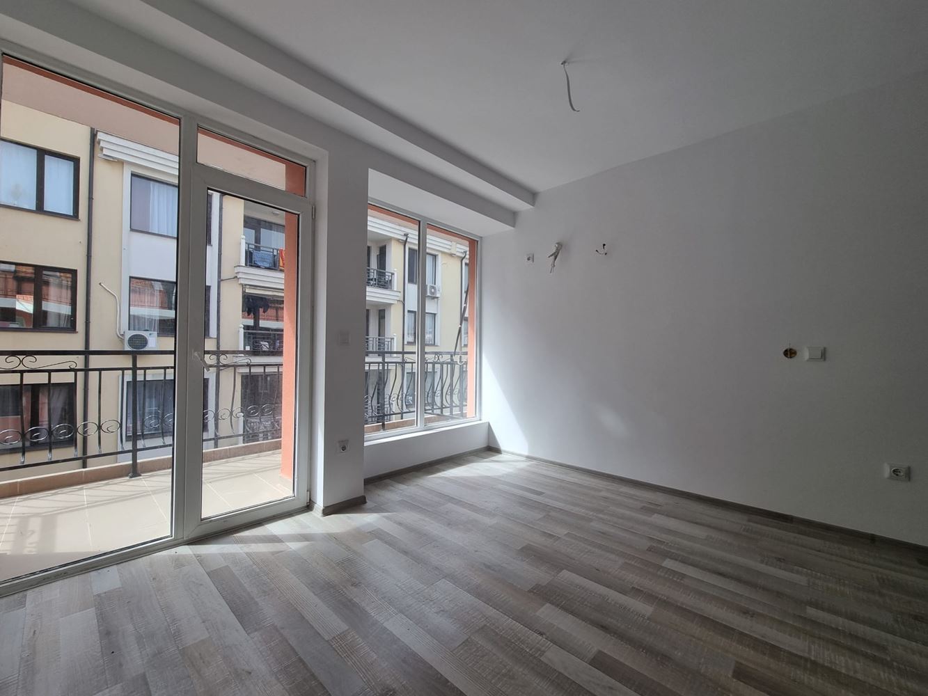 Mieszkanie z jedną sypialnią w Sveti Vlas bez opłat eksploatacyjnych – komfort i spokój 400 m od morza