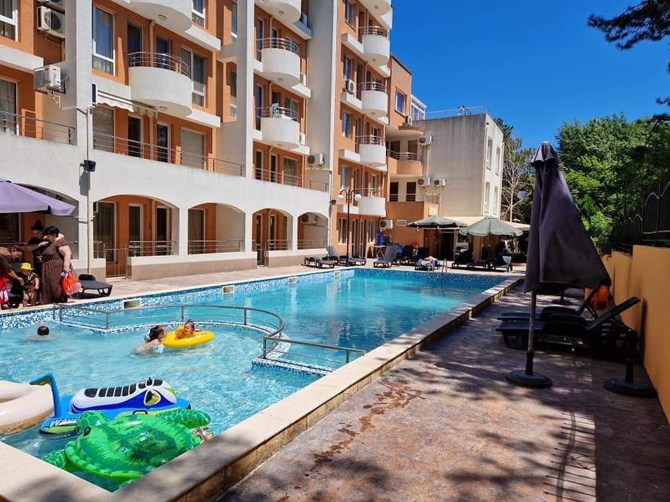 Przestronne i nowoczesne mieszkanie z jedną sypialnią z pełnym wyposażeniem w Pomorie