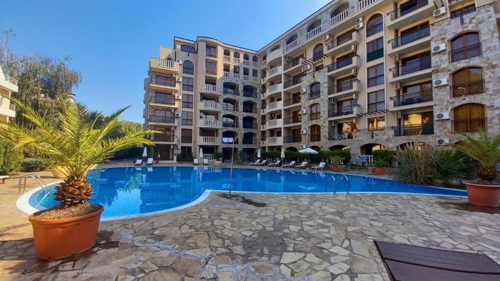 Przestronny apartament z dwiema sypialniami z doskonałym potencjałem w Słonecznym Brzegu – 110 m² komfortu i funkcjonalności