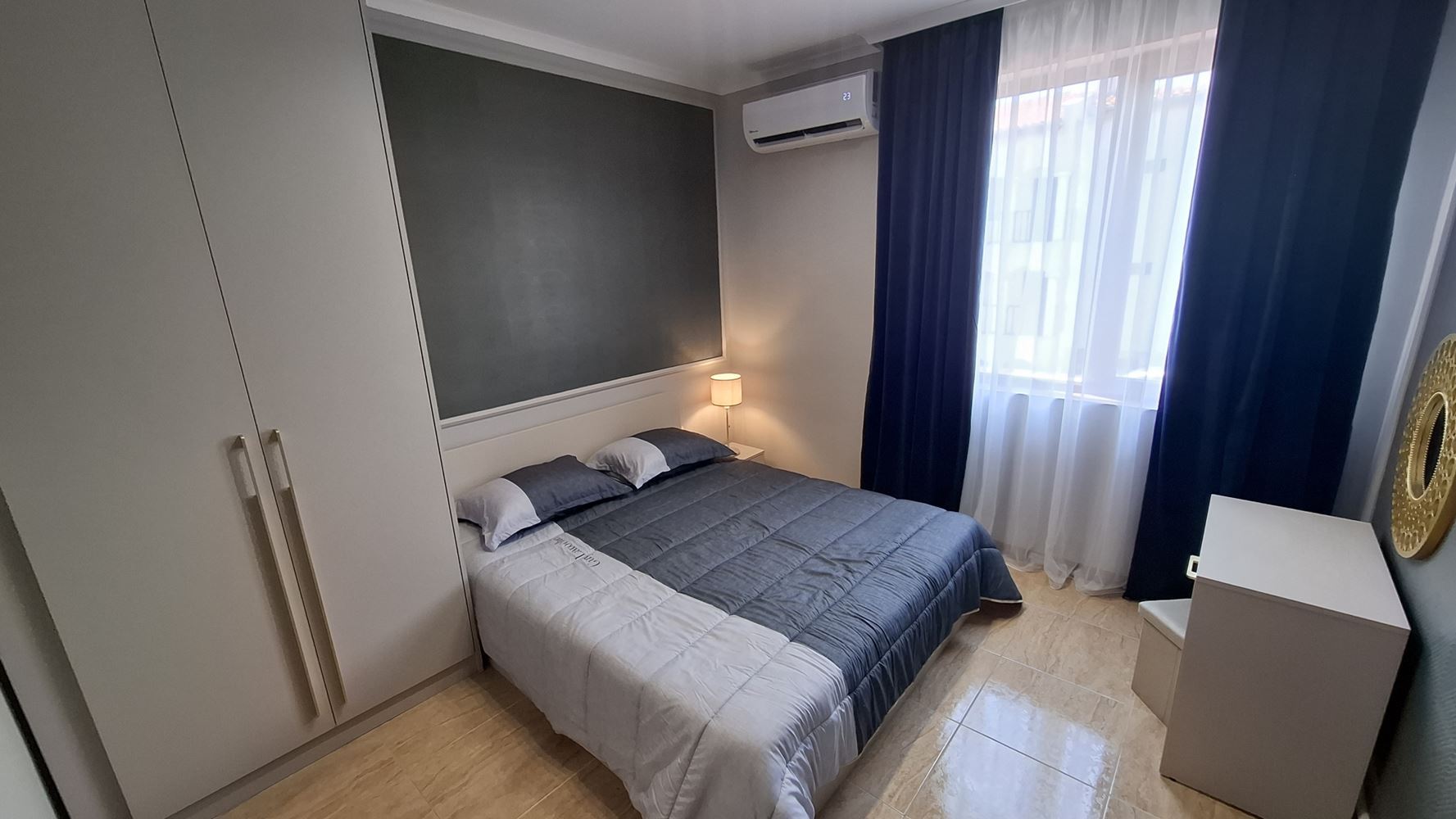 Luksusowy apartament z dwiema sypialniami przy pierwszej linii morza w Świętym Własie – wyjątkowa morska atmosfera i prestiżowy komfort