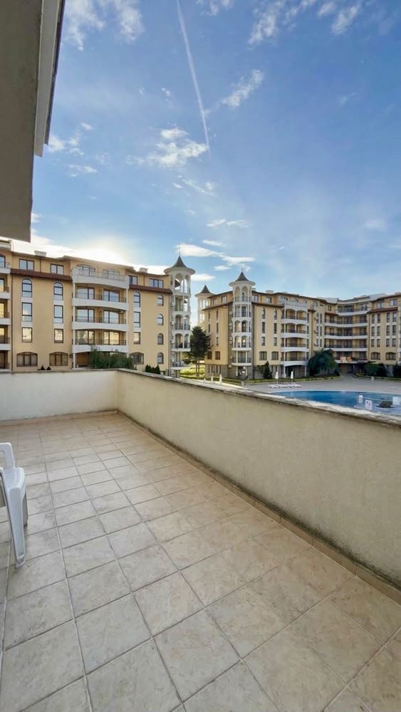 Przestronny apartament z jedną sypialnią, dużym tarasem i widokiem na basen w Słonecznym Brzegu