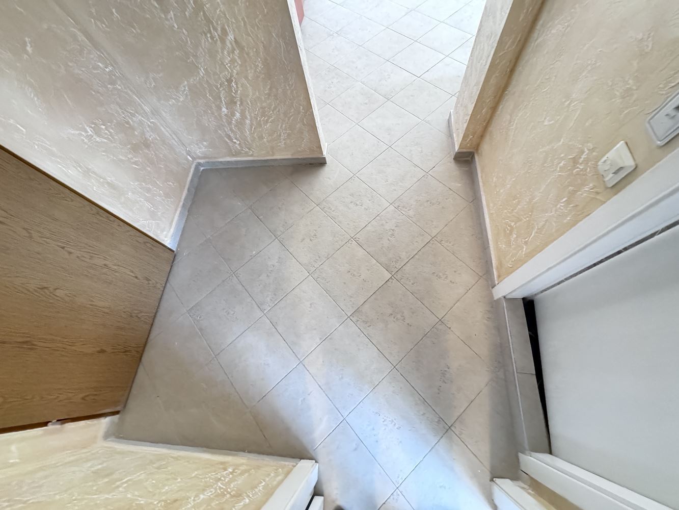 Przestronny apartament z jedną sypialnią w kompleksie z basenem w Rawdzie – doskonały wybór do zamieszkania lub jako inwestycja