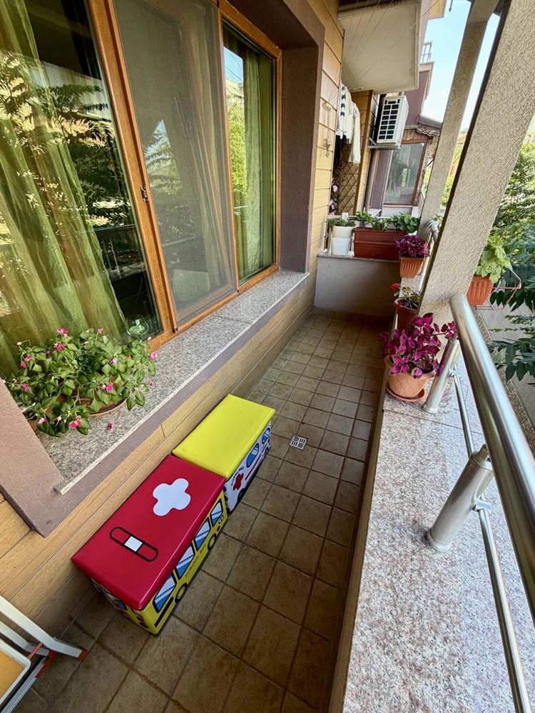 Sarafovo – przestronny apartament z jedną sypialnią, Aktem 16, minimalną opłatą za utrzymanie i pełnym umeblowaniem