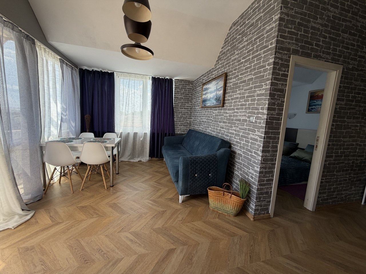 Przytulny apartament z jedną sypialnią i widokiem na morze w Świętym Własie – komfort, spokój i doskonała inwestycja