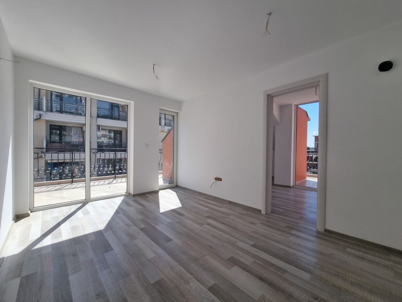 Jasne i nowoczesne mieszkanie w doskonałej lokalizacji – połączenie komfortu, natury i nadmorskiego klimatu