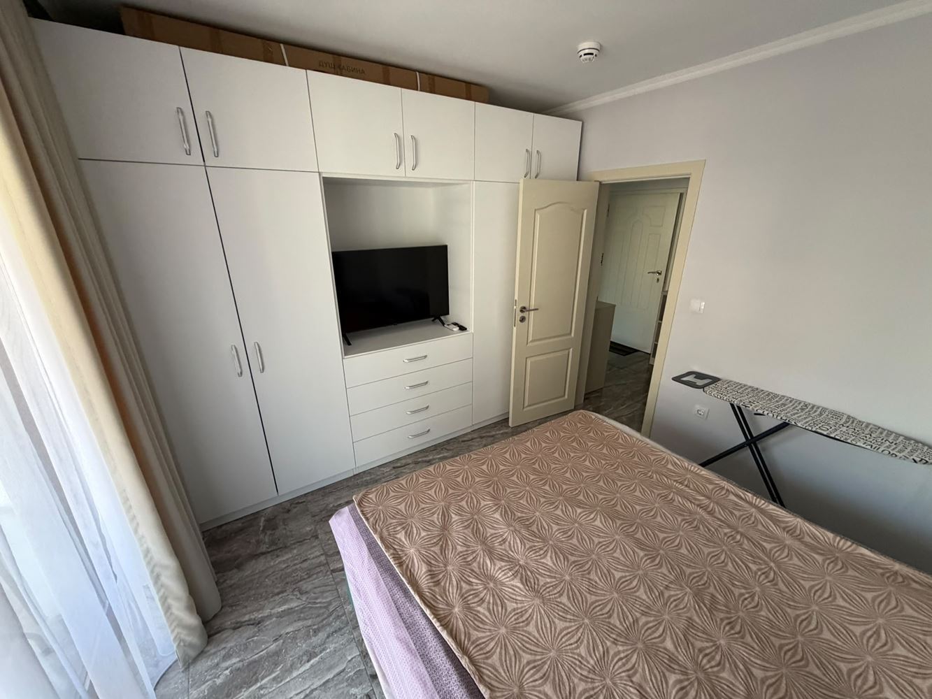 Apartament z jedną sypialnią na pierwszej linii brzegowej w Nesebyrze – komfort, prestiż i niezapomniane widoki