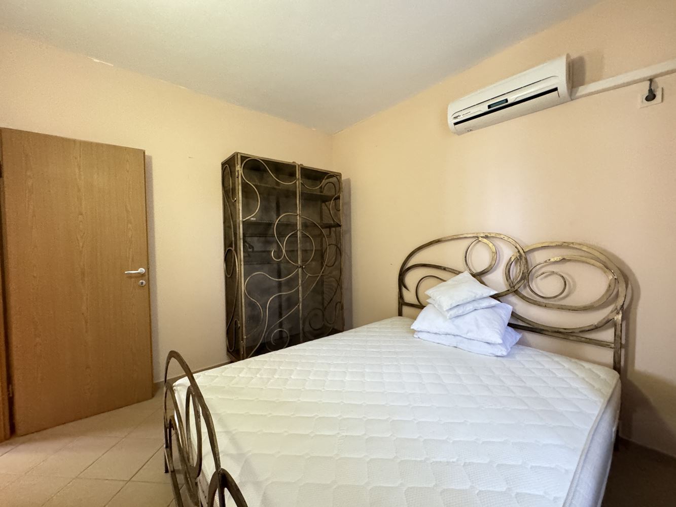 Przestronny apartament z dwiema sypialniami w pierwszej linii brzegowej w Sweti Własie – widok na morze i baseny