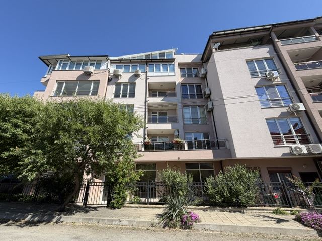 Przestronny apartament z jedną sypialnią i widokiem na morze w samym sercu Sarafowa z możliwością przebudowy na apartament z dwiema sypialniami