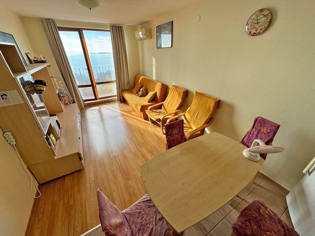 Przestronny apartament z dwiema sypialniami z panoramicznym widokiem na morze i góry – gotowy do zamieszkania