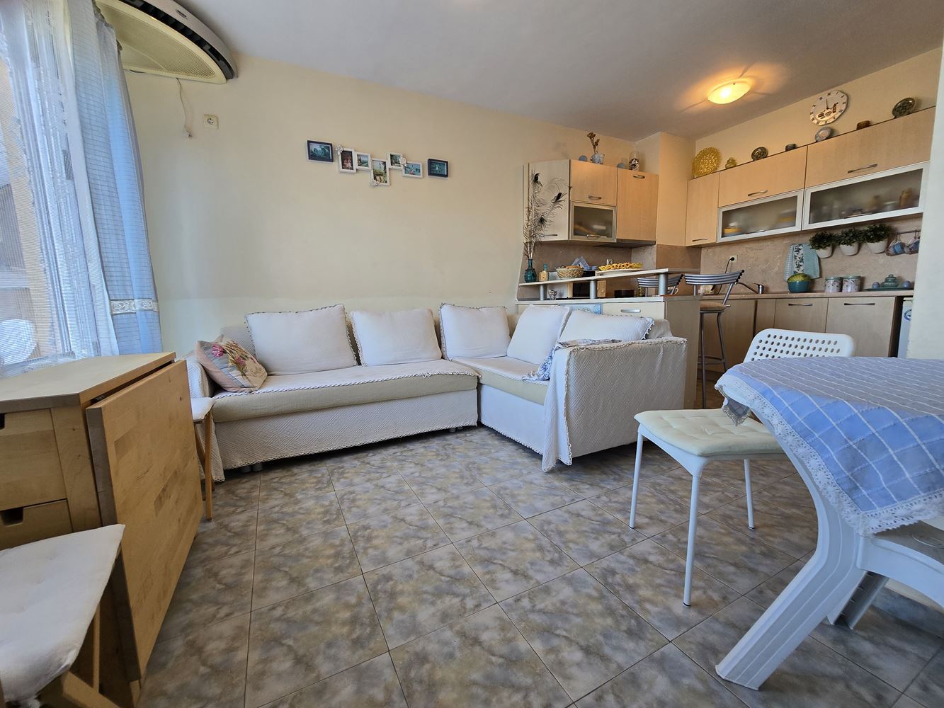 Dwupoziomowy apartament z pięknym widokiem na morze w Słonecznym Brzegu – doskonała lokalizacja zaledwie 200 metrów od plaży