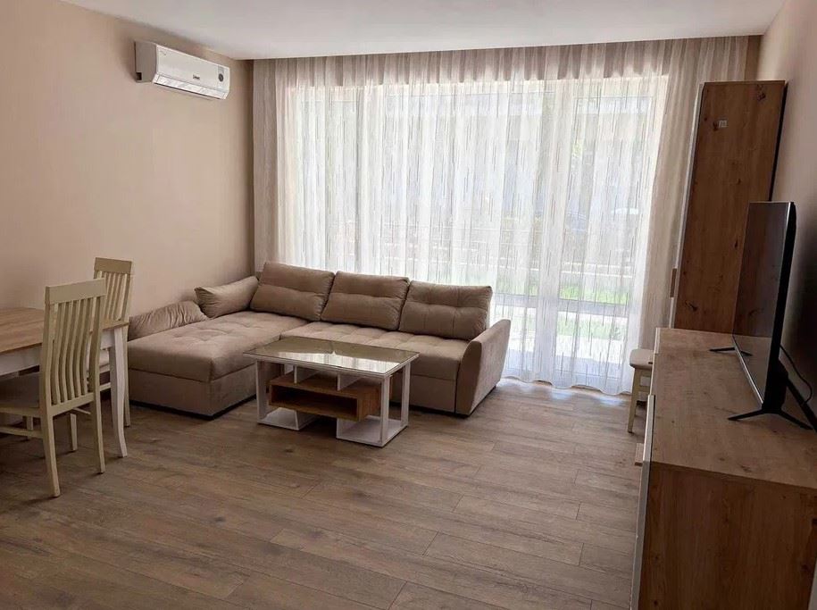 Apartament w pierwszej linii brzegowej w Elenite – generalny remont, prąd do użytku mieszkalnego i bezpośredni dostęp do plaży