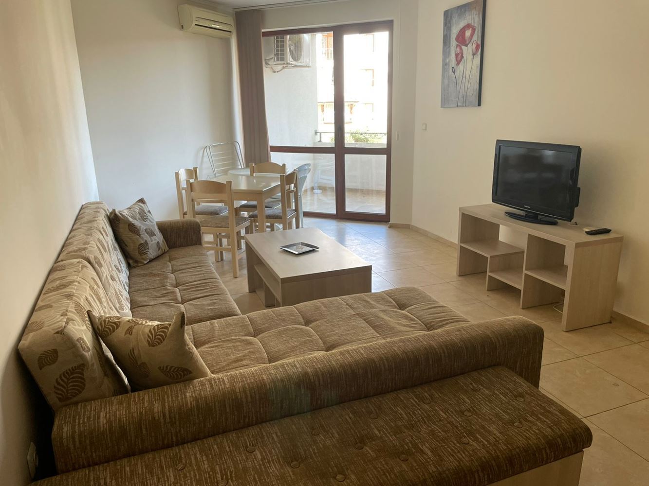 Stylowy trzypokojowy apartament na parterze z widokiem na basen – tylko 300 metrów od morza w Nesebyrze