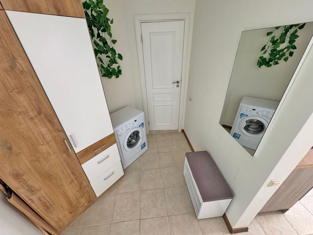 Apartament z jedną sypialnią i widokiem na basen – przytulność, zieleń i komfort na terenie zamkniętego kompleksu