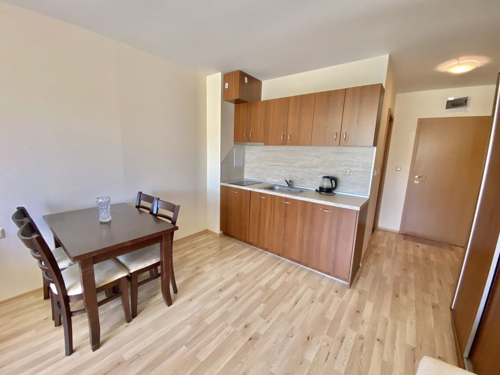 Funkcjonalne studio z widokiem na Stara Płaninę – Słoneczny Brzeg, północna część, 500 m od plaży