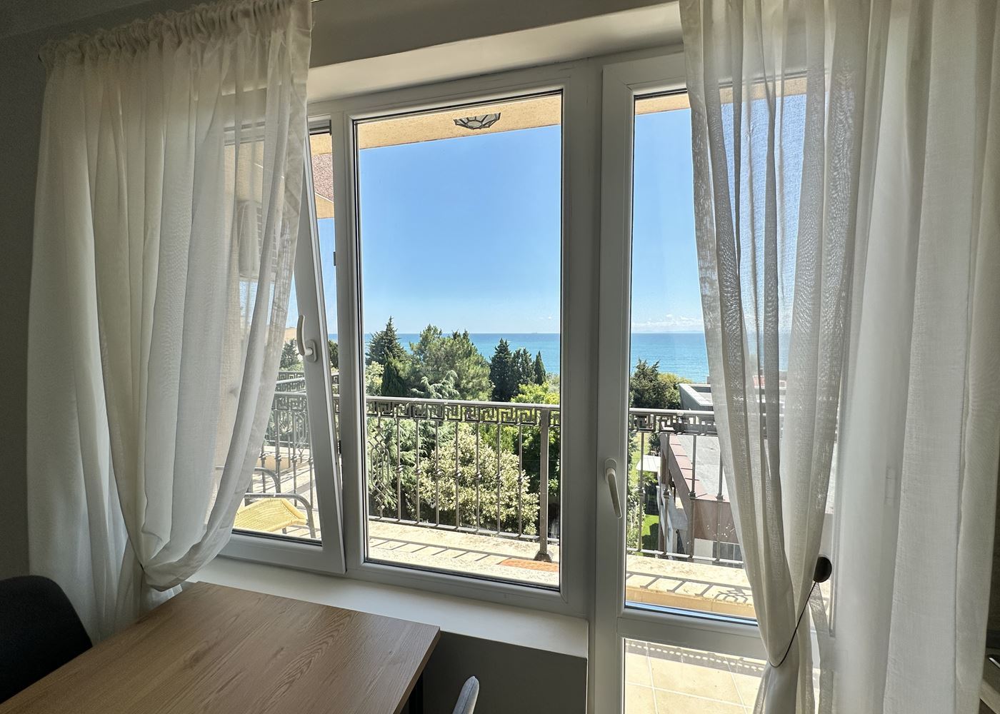 Apartament z jedną sypialnią w pierwszej linii z panoramicznym widokiem na morze w Nessebarze