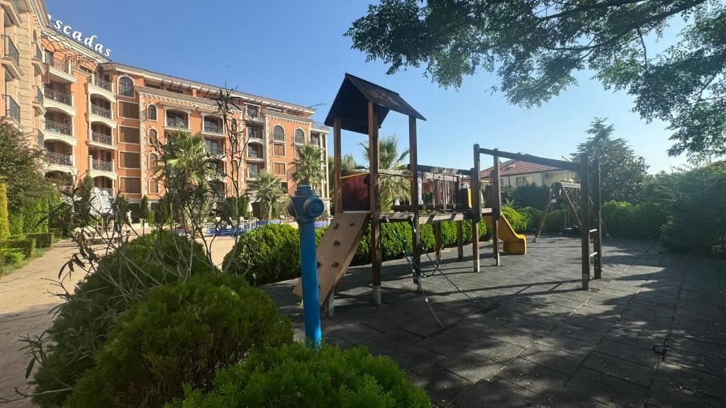 Piękny apartament z jedną sypialnią w Rawdzie z basenami i doskonałymi udogodnieniami – idealny na wakacje i inwestycję