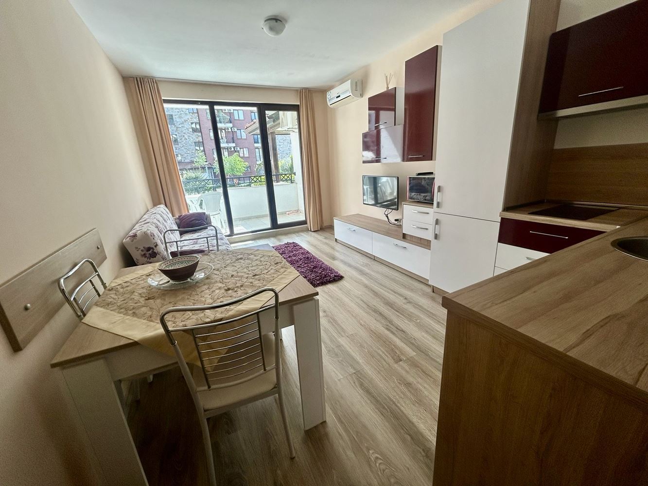 Komfortowy apartament z jedną sypialnią z bezpośrednim wyjściem do basenu w Nesebyrze – wyjątkowo wygodna oferta
