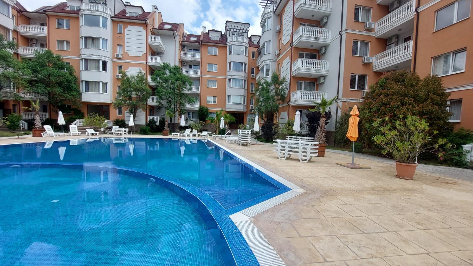 Dwupokojowe mieszkanie 500 metrów od plaży w Słonecznym Brzegu – gotowe do zamieszkania
