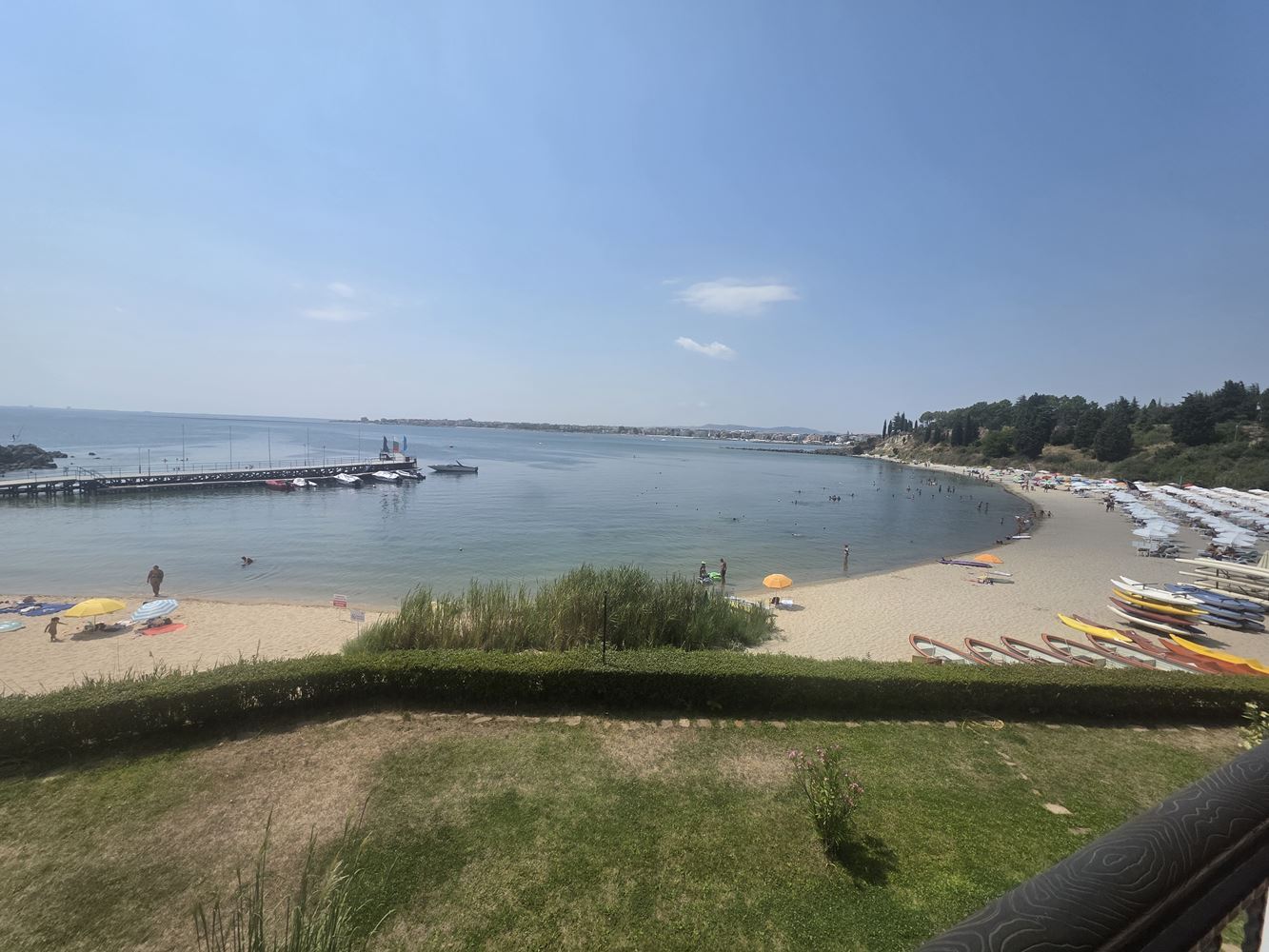 Apartament z jedną sypialnią w pierwszej linii z frontalnym widokiem na morze w Nessebarze