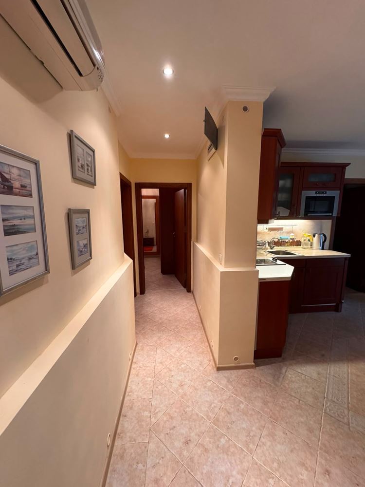 Apartament z dwiema sypialniami i widokiem na morze wśród sosen – luksus i spokój przy samej plaży w Sozopolu