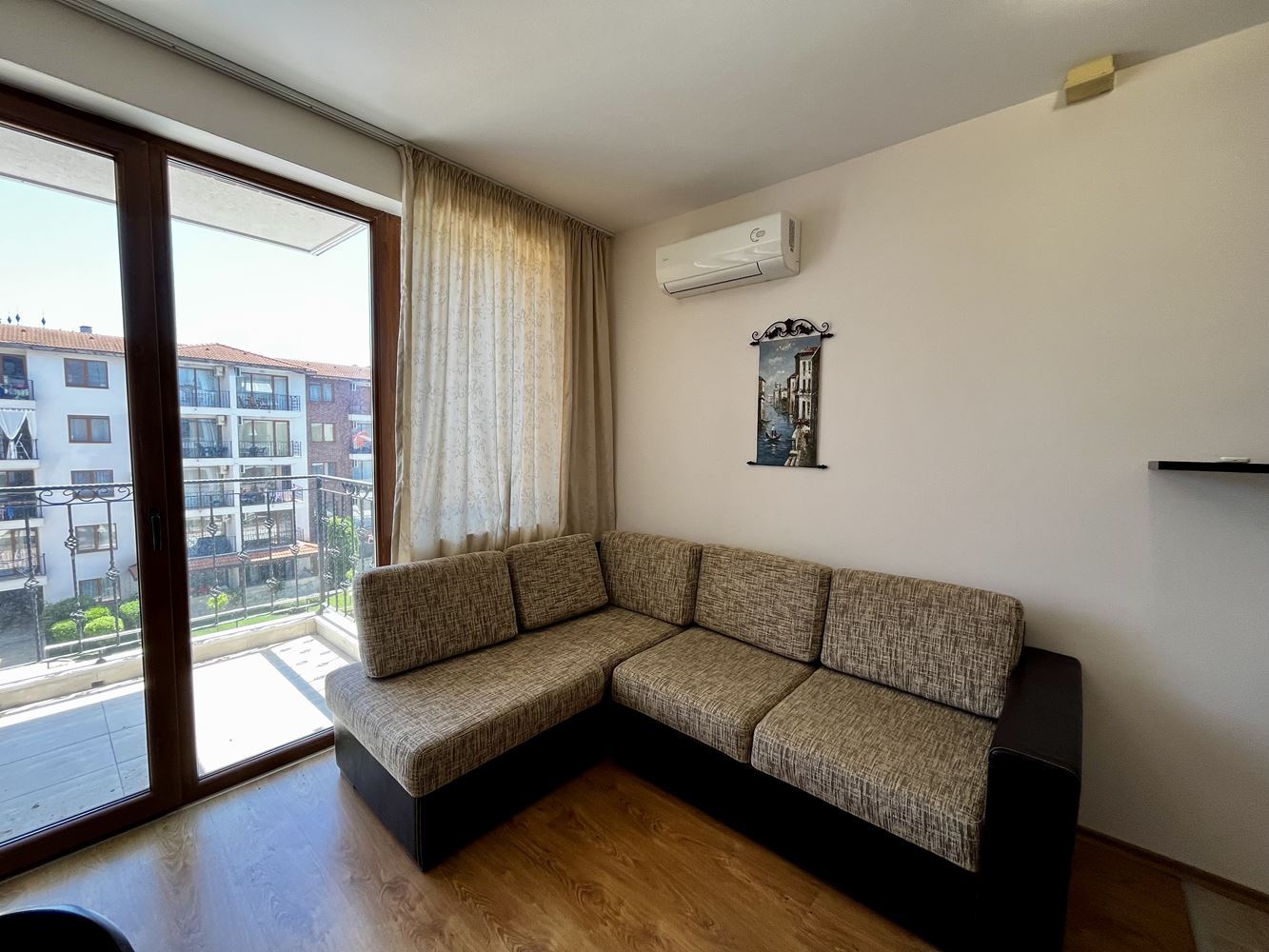 Morski komfort i spokój w pobliżu Nesebyru! Umeblowany apartament z jedną sypialnią z widokiem na basen w luksusowym zamkniętym kompleksie