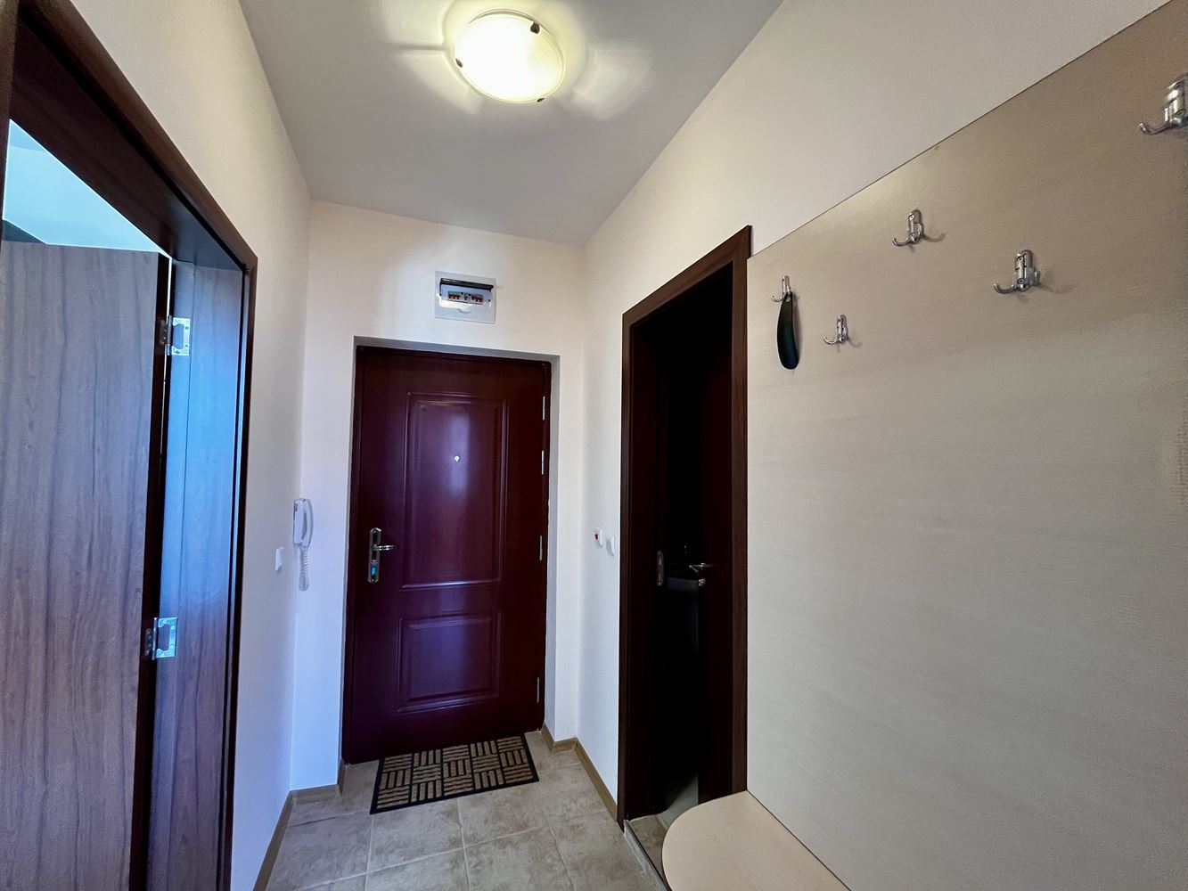 Morski komfort i spokój w pobliżu Nesebyru! Umeblowany apartament z jedną sypialnią z widokiem na basen w luksusowym zamkniętym kompleksie