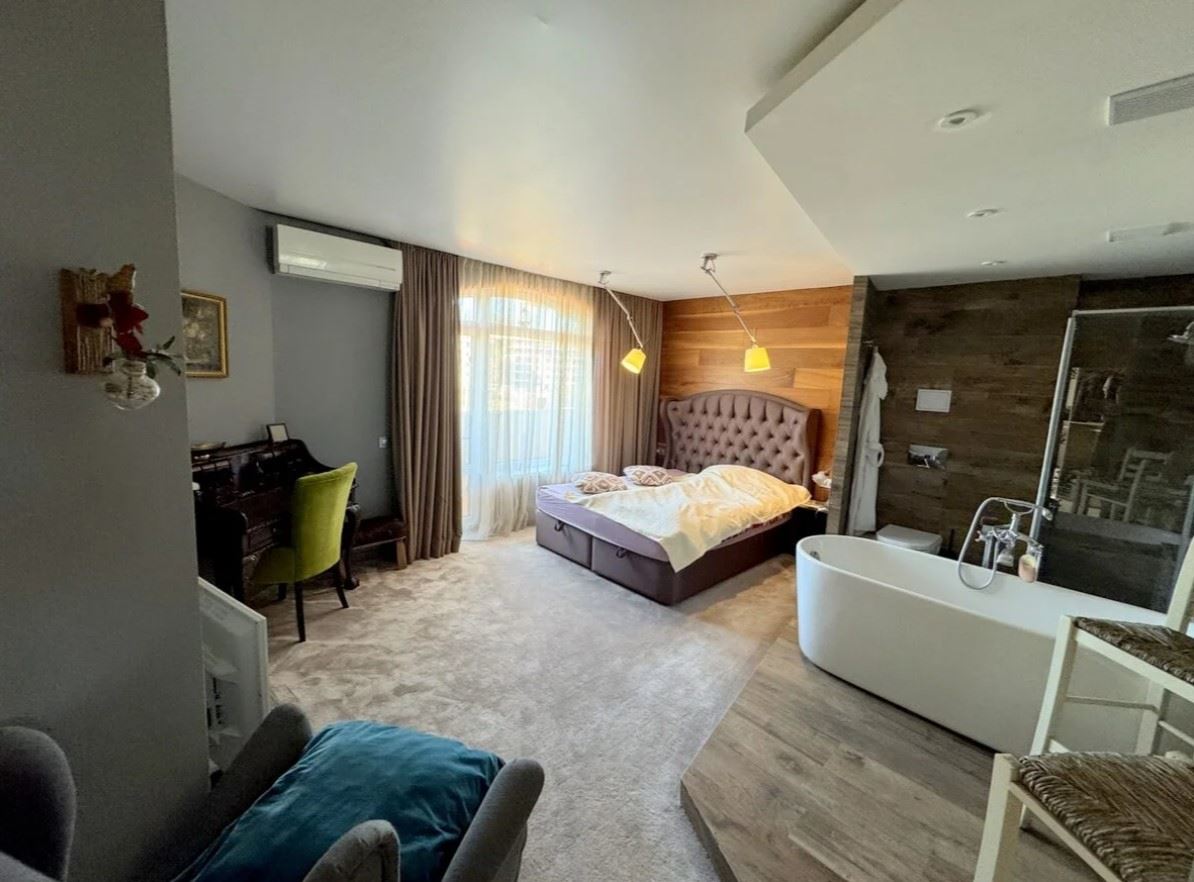 Apartament z dwoma sypialniami w prestiżowym kompleksie zamkniętym w Świętym Własie – pierwsza linia komfortu i natury
