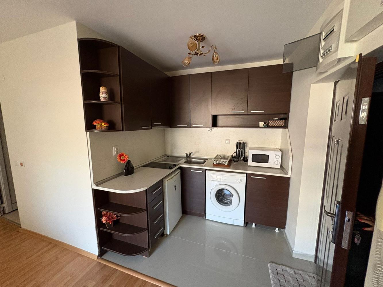 Przestronne studio w sercu Starego Miasta w Pomorie – zaledwie kilka kroków od morza