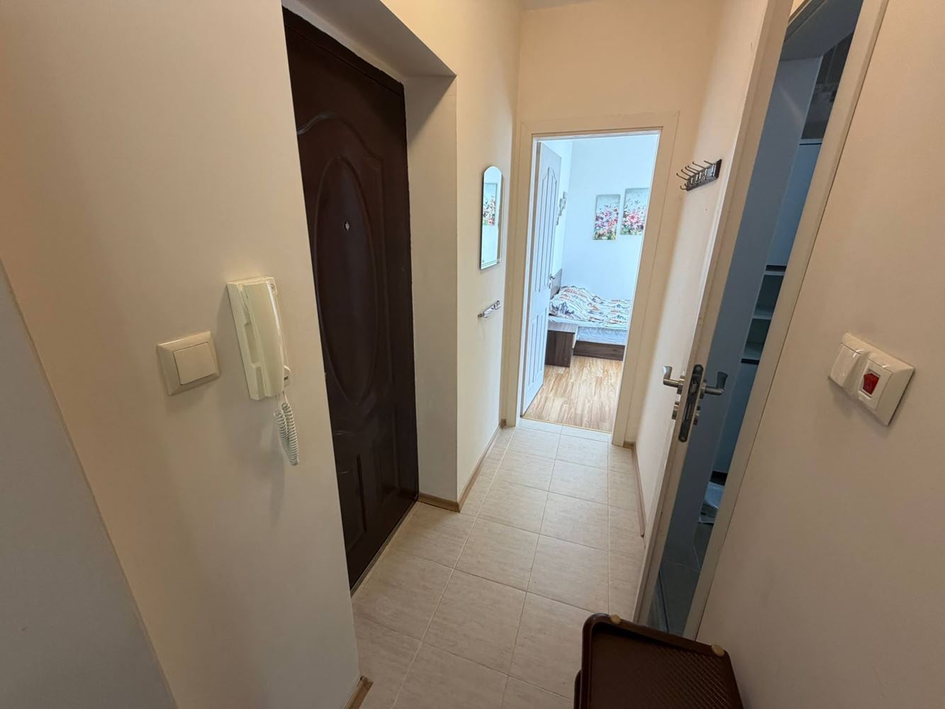  Apartament z jedną sypialnią w sercu Rawdy – przytulne mieszkanie z widokiem na zieleń