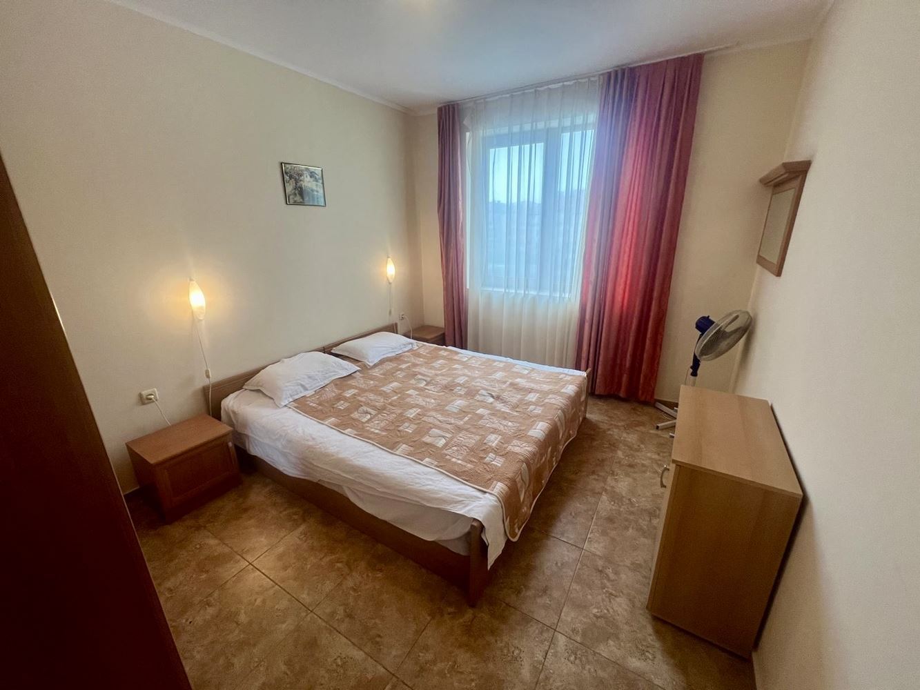 Przestronne trzypokojowe mieszkanie z widokiem na basen w prestiżowym kompleksie w Nesebyrze