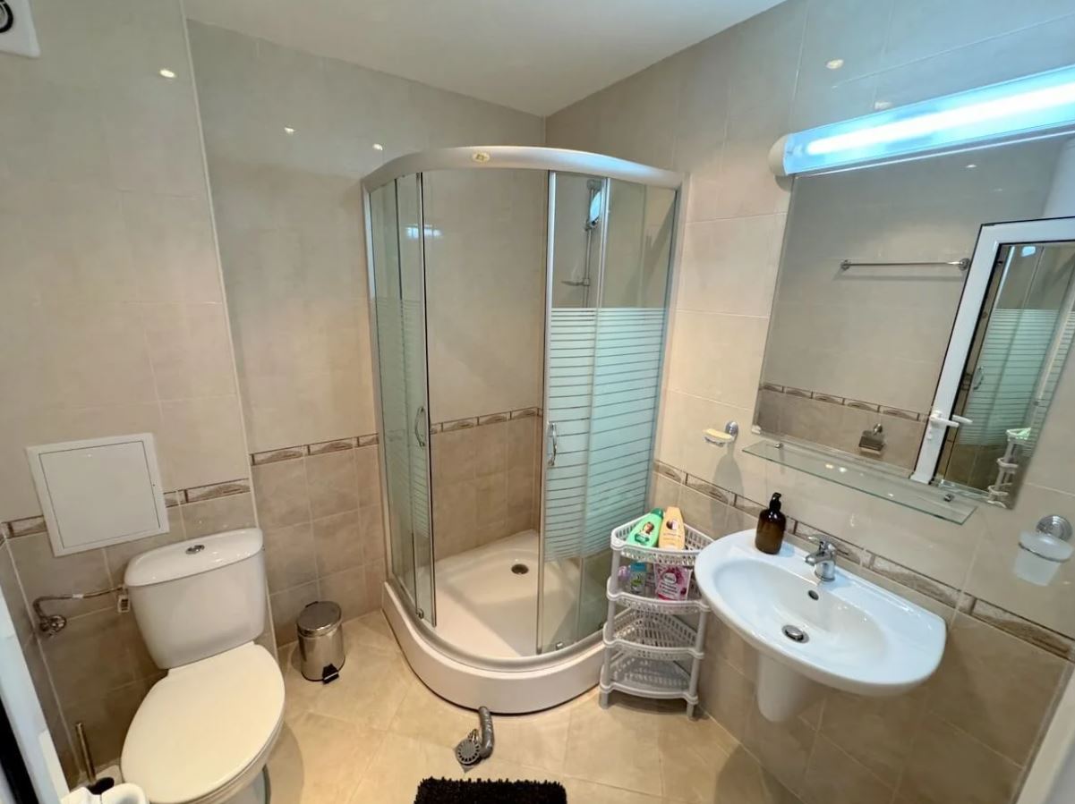 Apartament z dwiema sypialniami w Sveti Vlas – panoramiczne widoki i komfort w zamkniętym kompleksie
