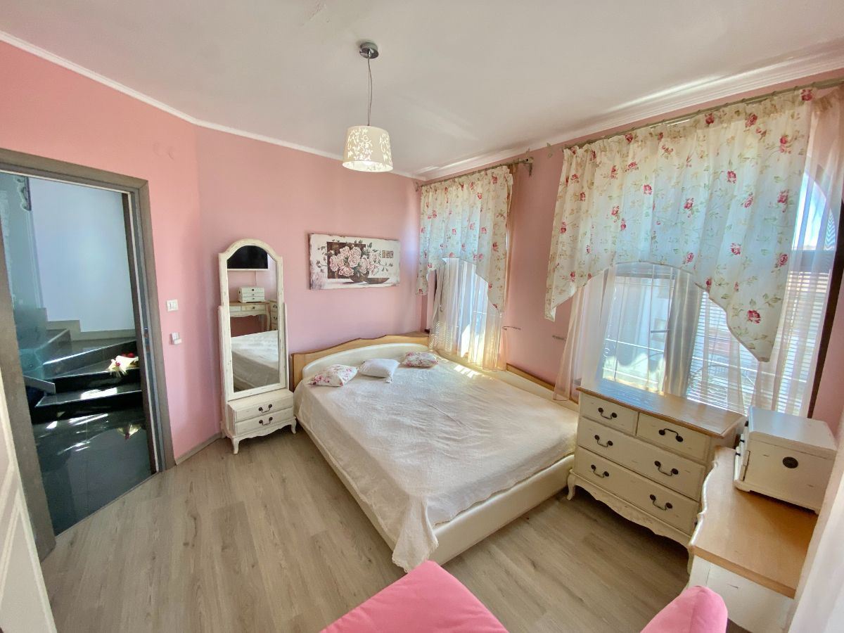 Unikalny apartament dwupoziomowy w kompleksie klasy premium w mieście Nesebyr