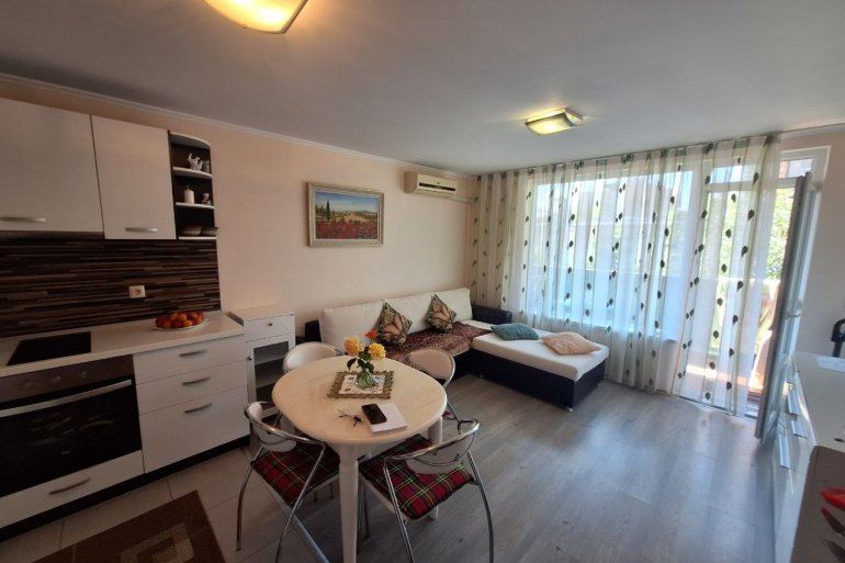 Przytulny apartament z jedną sypialnią 200 metrów od plaży w Rawdzie – komfort i spokój w doskonałej nieruchomości nad morzem
