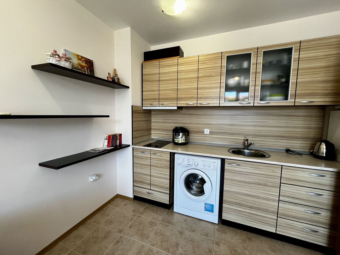 Morski komfort i spokój w pobliżu Nesebyru! Umeblowany apartament z jedną sypialnią z widokiem na basen w luksusowym zamkniętym kompleksie