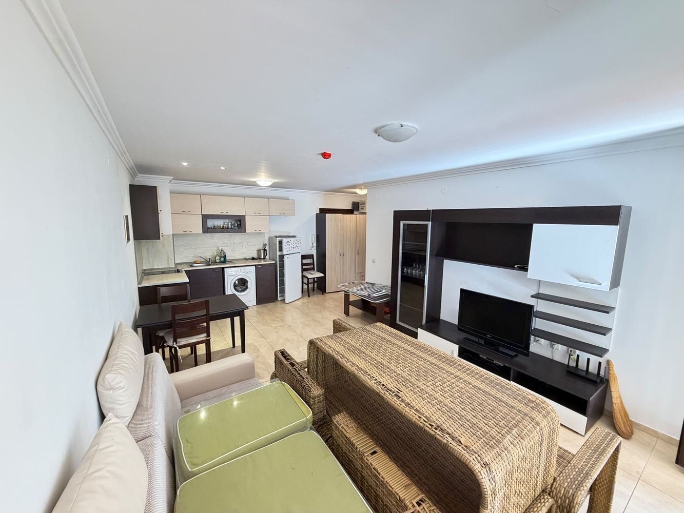 Apartament w pierwszej linii brzegowej z bezpośrednim dostępem do plaży w Sveti Vlas – prywatny ogródek przy apartamencie