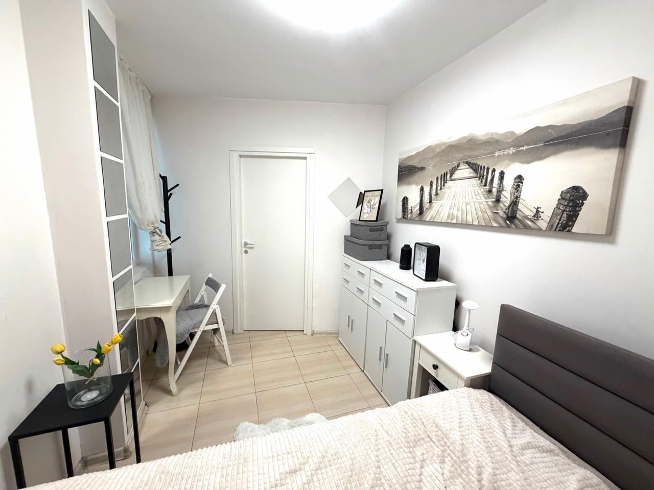 Przestronny apartament z dwiema sypialniami i prywatnym ogródkiem, zaledwie 100 metrów od plaży w Nesebyrze