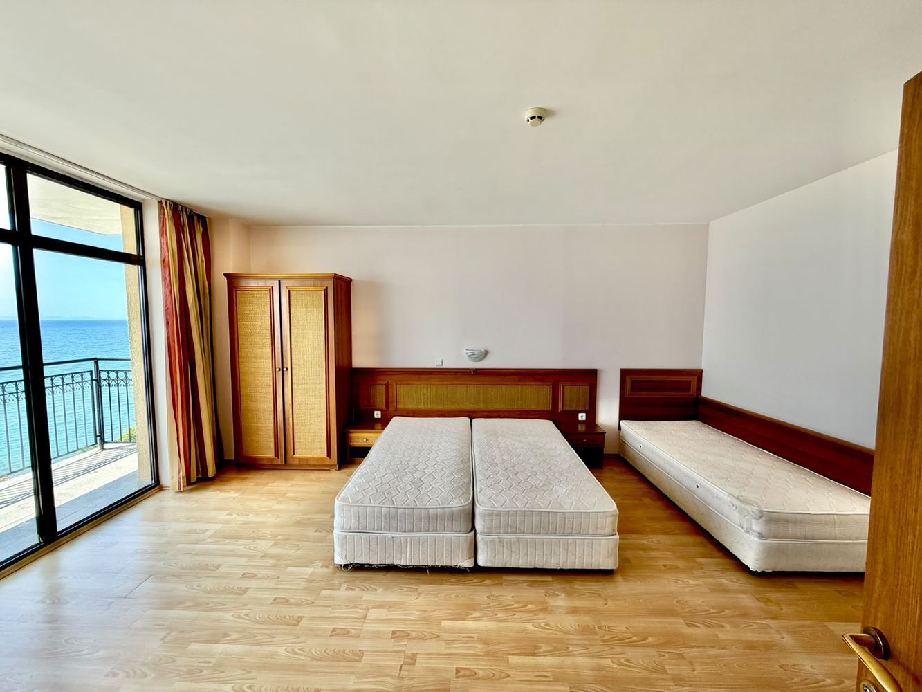 Apartament z jedną sypialnią z panoramicznym widokiem na morze w pierwszej linii brzegowej w Świętym Własie