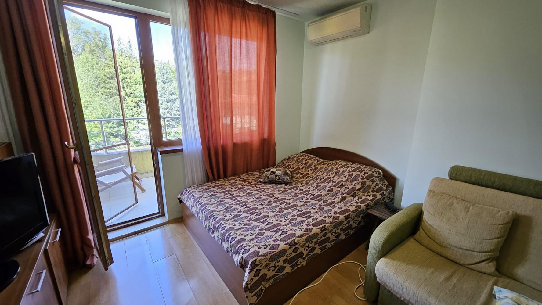 Morska panorama i komfort zaledwie 100 metrów od plaży! Umeblowany apartament z jedną sypialnią w kompleksie w Białej