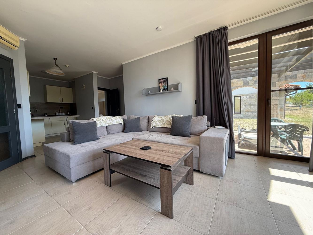 Przestronny apartament z dwiema sypialniami i pięknym widokiem w spokojnym kompleksie w pobliżu Słonecznego Brzegu