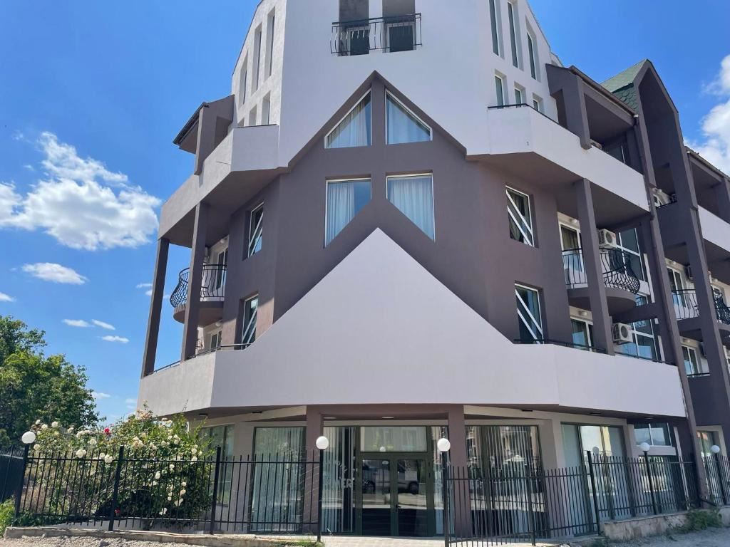 Praktyczne studio bez opłat eksploatacyjnych w Ravda – doskonały wybór do stałego zamieszkania lub inwestycji