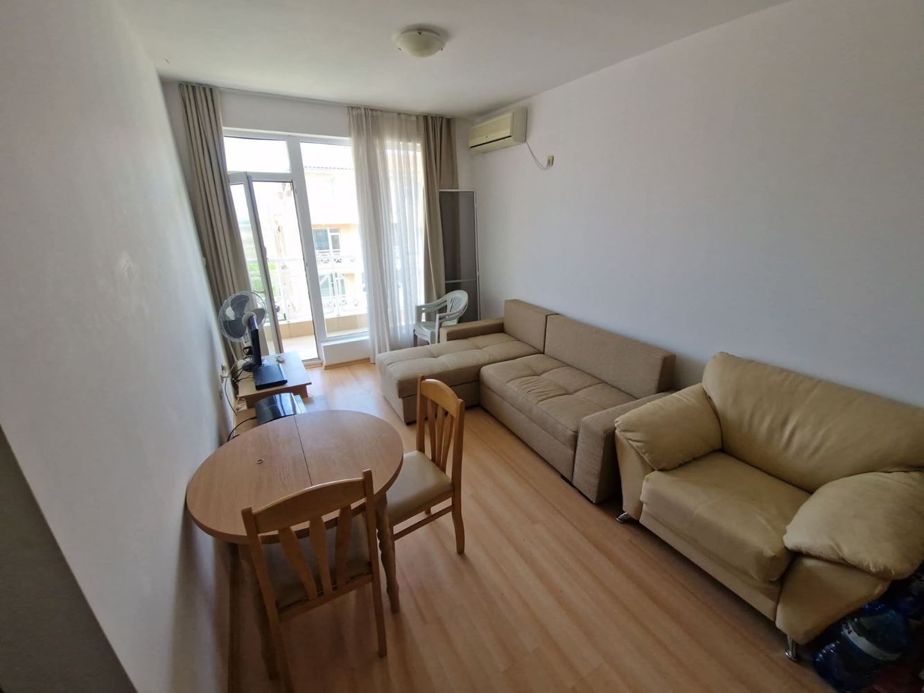 Apartament z jedną sypialnią z widokiem na basen w doskonale utrzymanym kompleksie – idealny na wypoczynek i inwestycję