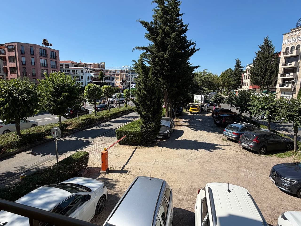 Przestronny apartament z dwiema sypialniami 200 m od plaży w Słonecznym Brzegu – z niską opłatą za utrzymanie